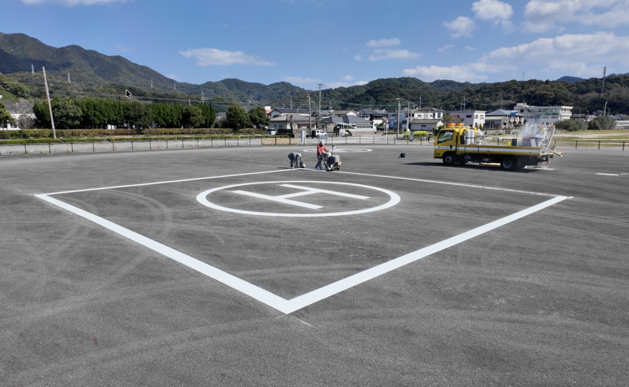 牛深ヘリポート区画線補修工事